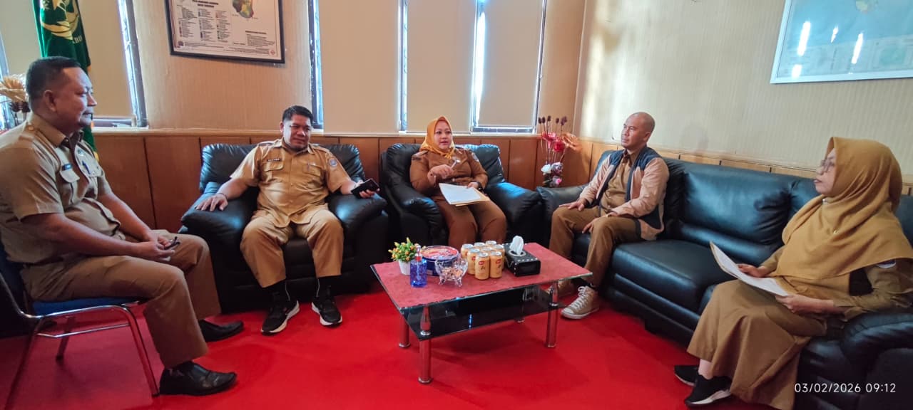 Camat Tarakan Utara Menerima Laporan PNS Dari Dinas Koperasi Usaha Kecil dan Menengah dan Perdagangan Kota Tarakan Yang Di Mutasi Ke Kantor Kecamatan Tarakan Utara